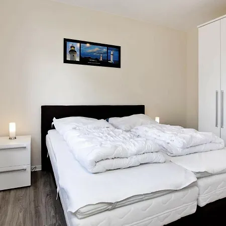 6 Person In 아파트 *