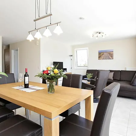 아파트 6 Person In *